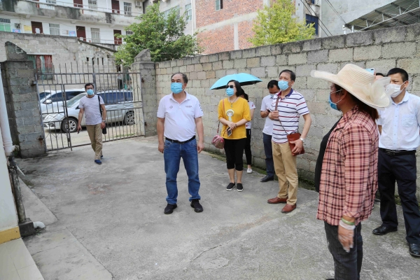 视察2.jpg 视察2.jpg