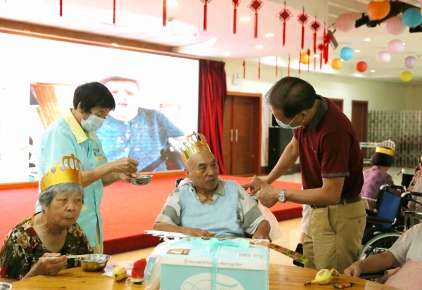 2020.6.28老人生日会 (27)1_副本_副本.jpg 2020.6.28老人生日会 (27)1_副本_副本.jpg