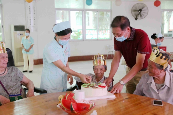 2020.6.28老人生日会 (59)_副本_副本.jpg 2020.6.28老人生日会 (59)_副本_副本.jpg