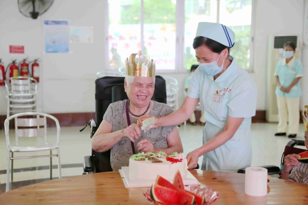 2020.6.28老人生日会 (63)_副本_副本.jpg 2020.6.28老人生日会 (63)_副本_副本.jpg