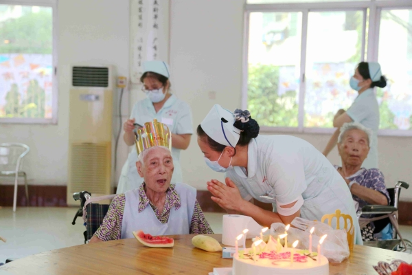 2020.6.28老人生日会 (34)_副本_副本.jpg 2020.6.28老人生日会 (34)_副本_副本.jpg