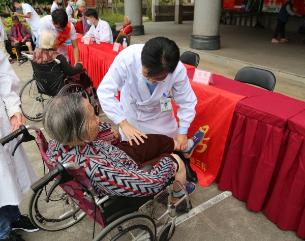 2020.10.25中医药一附院重阳节义诊 (133)_副本_副本.jpg